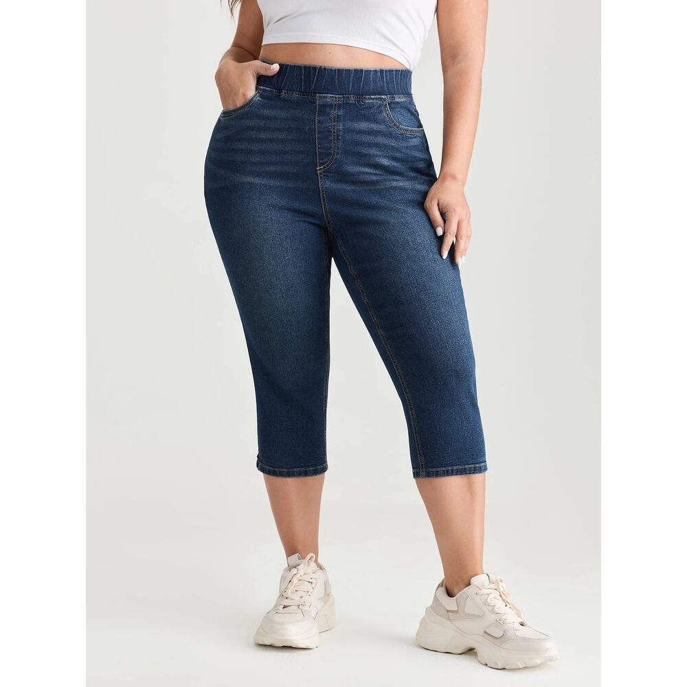 BloomChic Pull On Denim Capri Jeans Size 10 Blue Stretch Elastic Waist